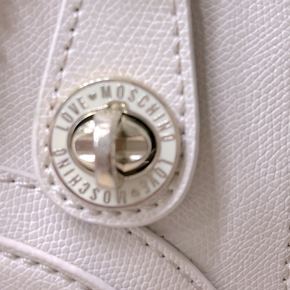 Love Moschino Cream/Gold Shoulder/ Crossbody Bag - Picture 15 of 16